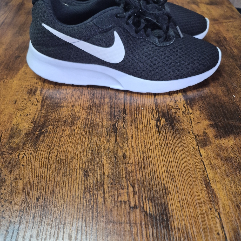 Nike Black and White Women's Sneakers